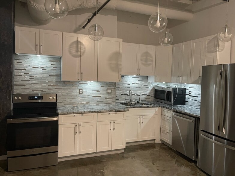 More Photos Of 555 Whitehall St SW, Atlanta Distribution For Lease