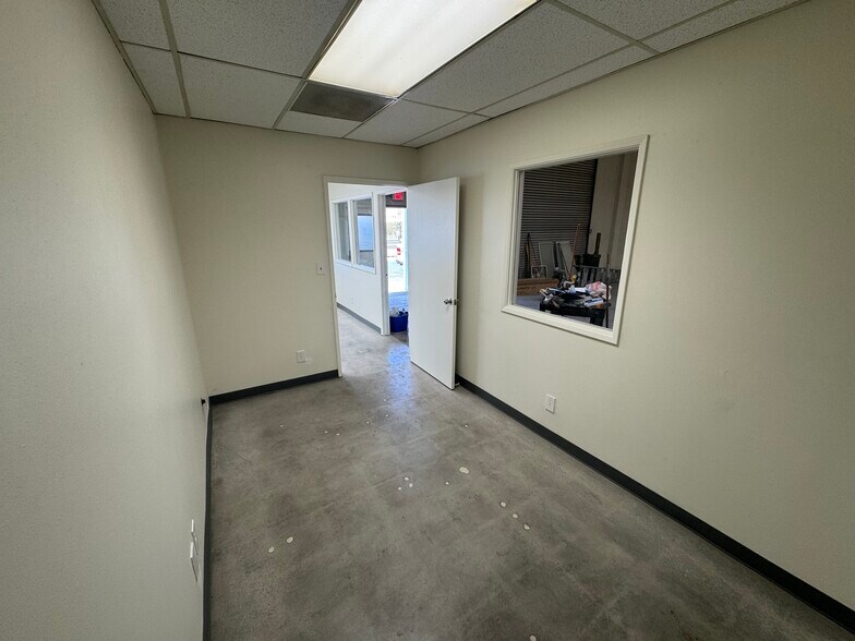 More Photos Of 440 E Walnut Ave, Fullerton Warehouse For Lease