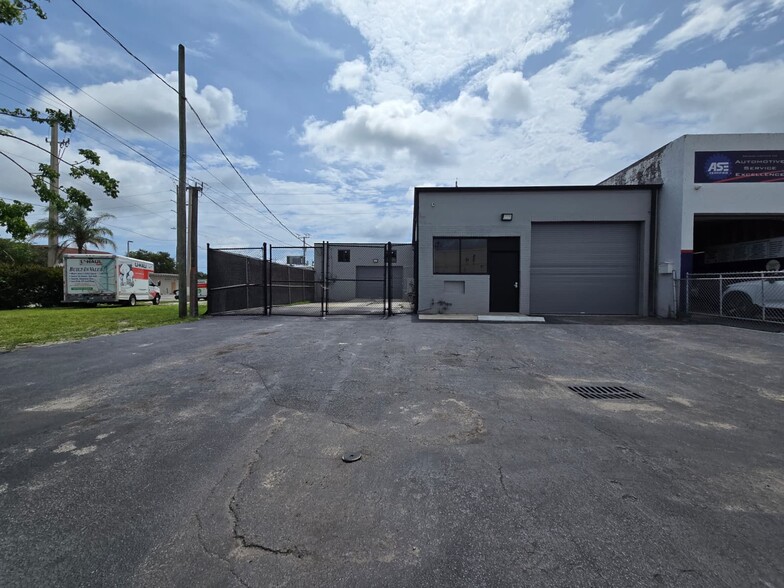 Primary Photo Of 224 NW 1st Ave, Hallandale Beach Service For Sale