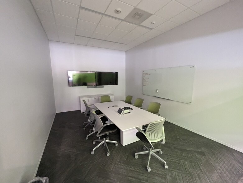 More Photos Of 11410 Greens Crossing Blvd, Houston Light Manufacturing For Sale