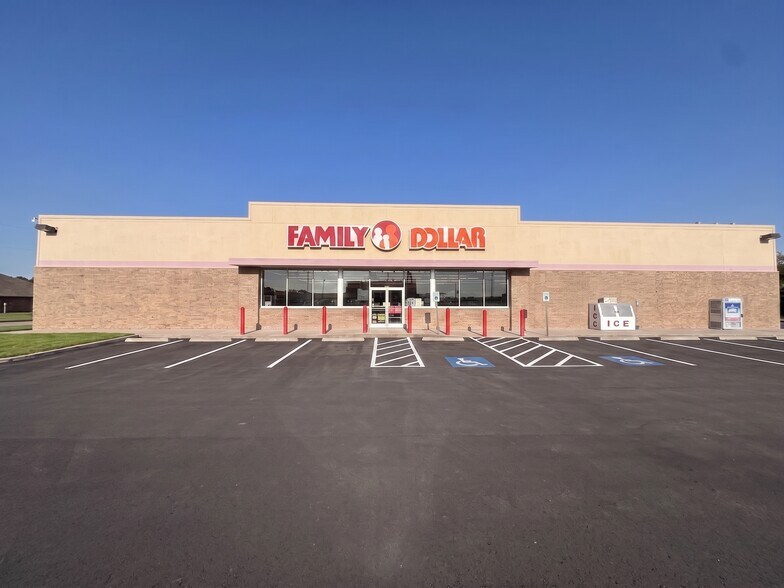 More Photos Of 651 N Stemmons St, Sanger Freestanding For Sale