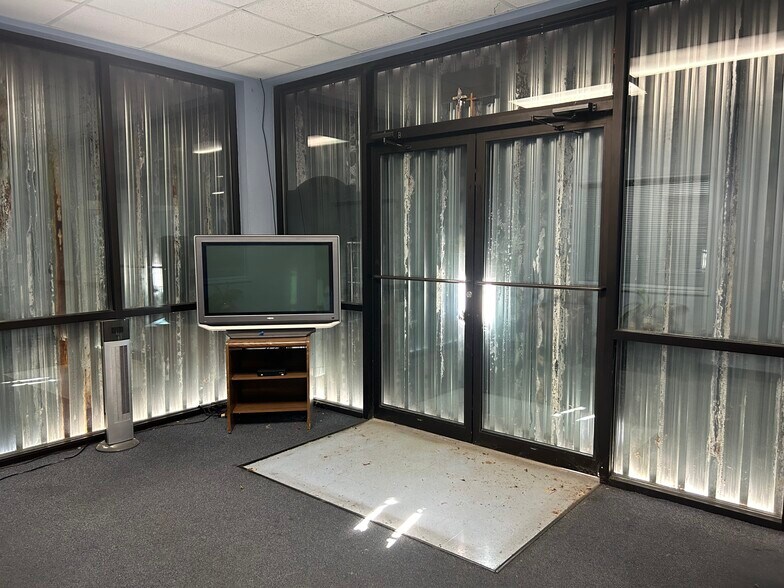 More Photos Of 3420 S Padre Island Dr, Corpus Christi Auto Dealership For Lease