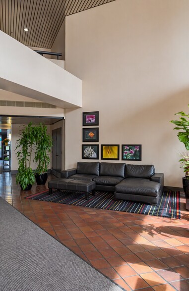 More Photos Of 4221 Wilshire Blvd, Los Angeles Loft Creative Space For Lease
