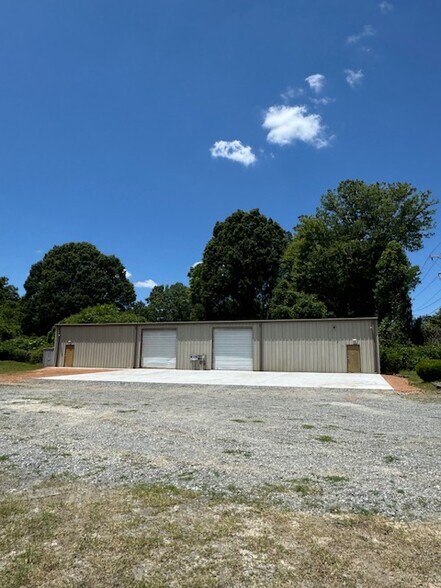 More Photos Of 899 Liberty St W, York Warehouse For Lease