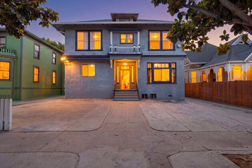 More Photos Of 1978 Bonsallo Ave, Los Angeles Apartments For Sale
