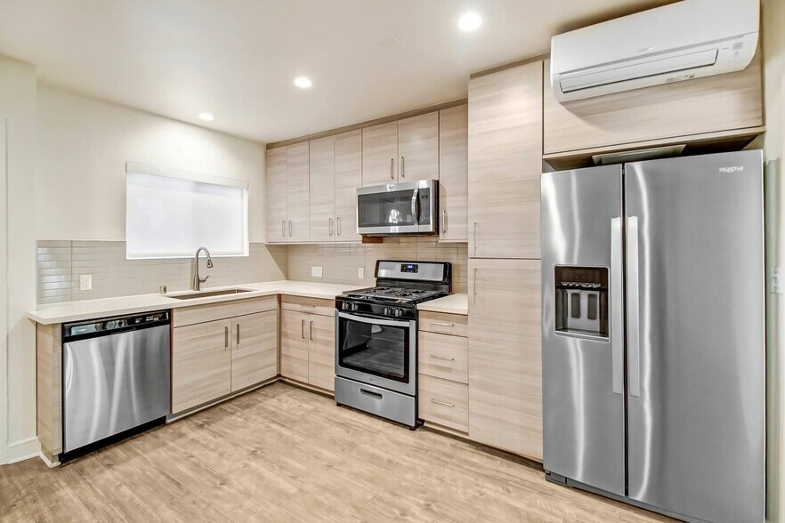 More Photos Of 700 S 6th St, Burbank Apartments For Sale