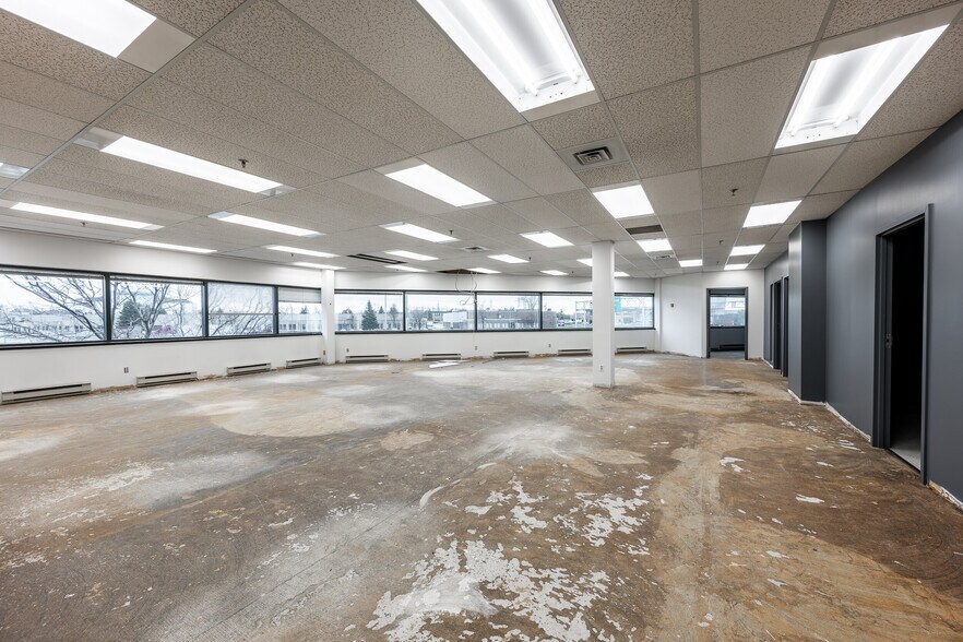 More Photos Of 6363 Rte Transcanadienne, Montréal Medical For Lease
