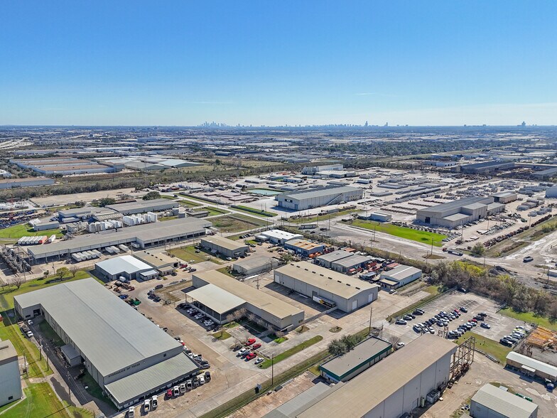 More Photos Of 6754-6758 Northwinds Dr, Houston Warehouse For Lease