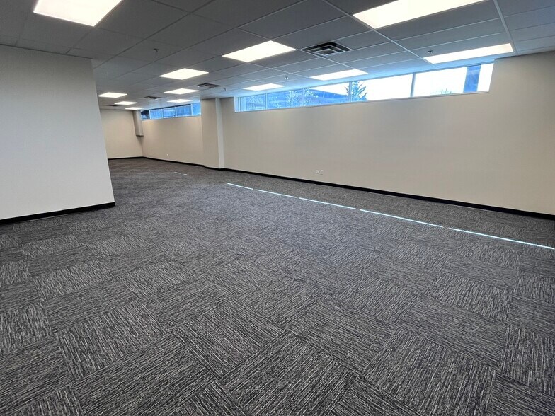 More Photos Of 425 Quadrangle Dr, Bolingbrook Office For Lease