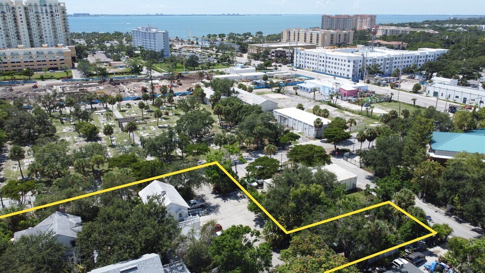 More Photos Of 830 Central Ave, Sarasota General Retail For Sale