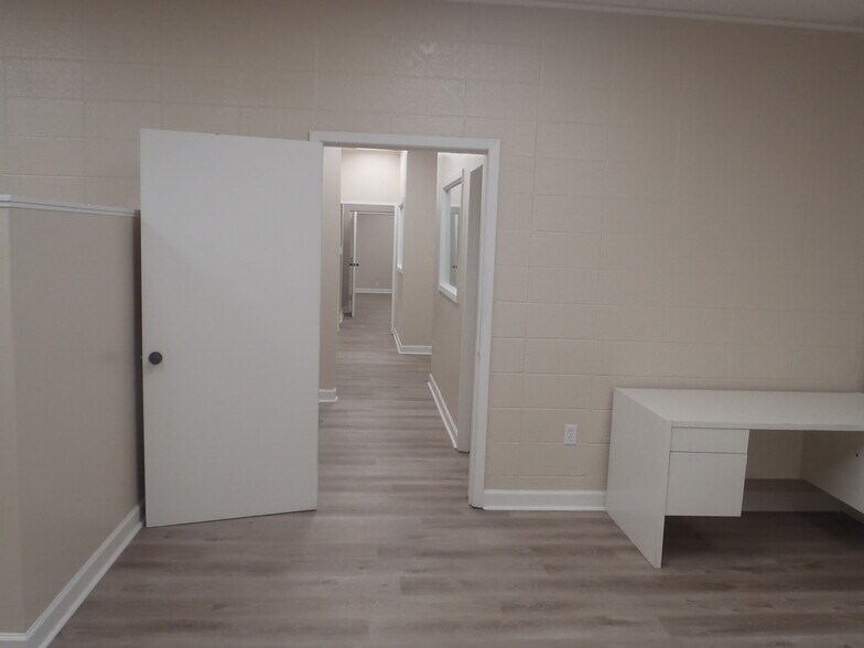 More Photos Of 2025 McLarty Dr, Newport Office For Sale