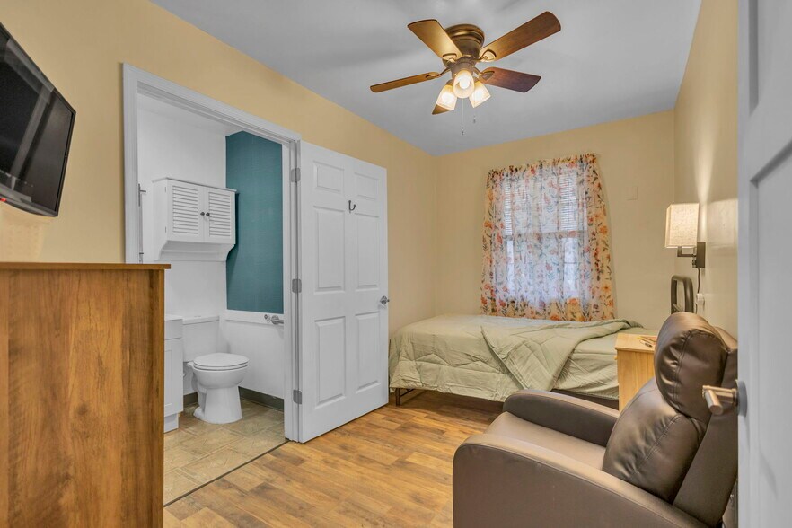 More Photos Of 106 Carr St, Nicholson Assisted Living For Sale