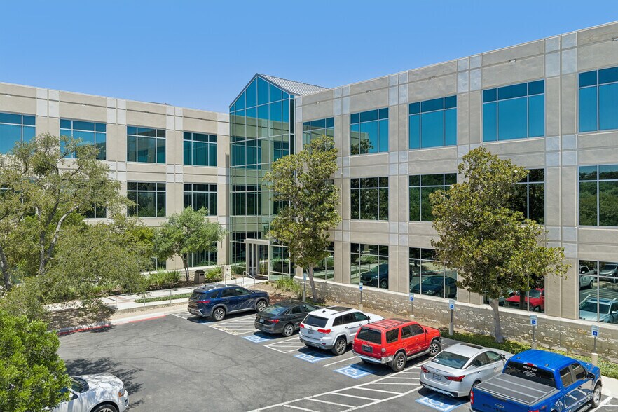 More Photos Of 4511 Horizon Hill Blvd, San Antonio Unknown For Lease