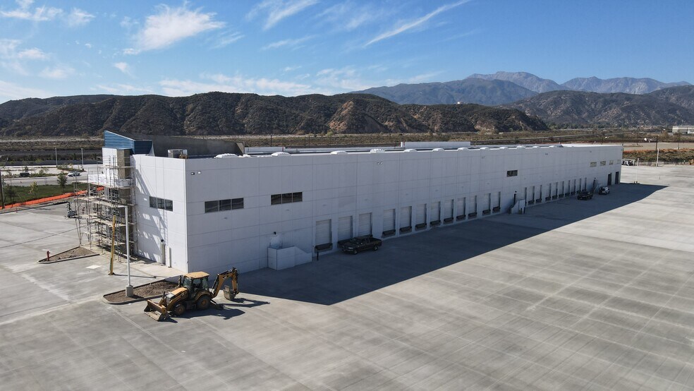 More Photos Of 19472 Cajon Blvd, San Bernardino Truck Terminal For Lease