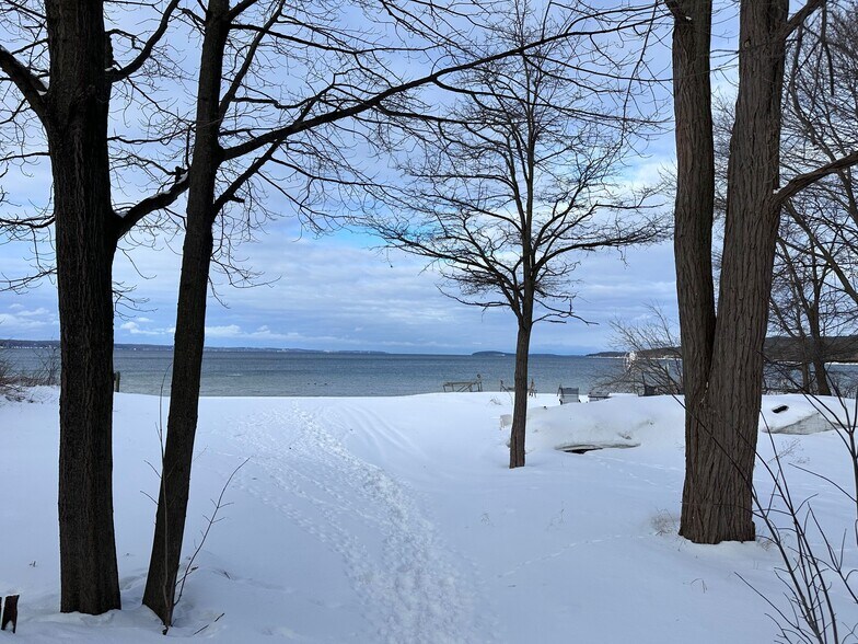 More Photos Of 841 E Front St, Traverse City Hotel For Sale