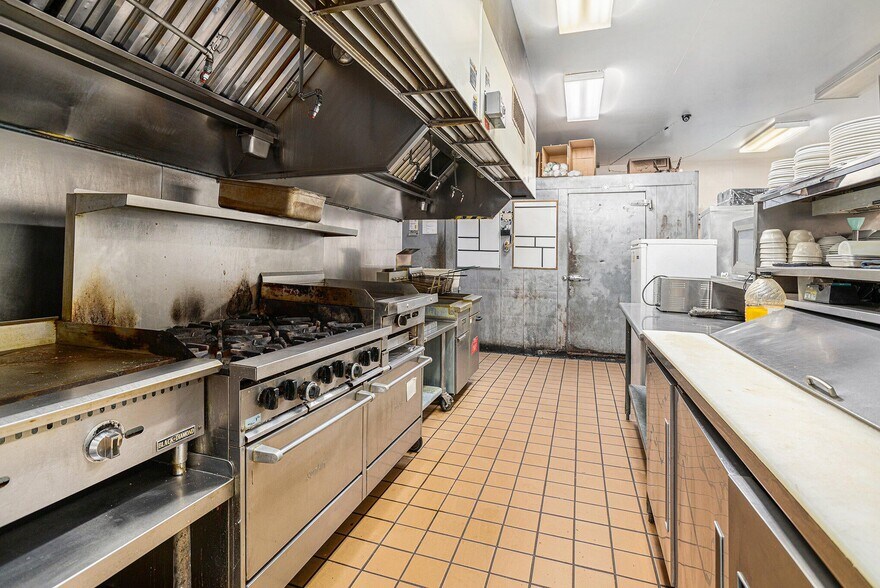 More Photos Of 6225 W D Ave, Kalamazoo Restaurant For Sale