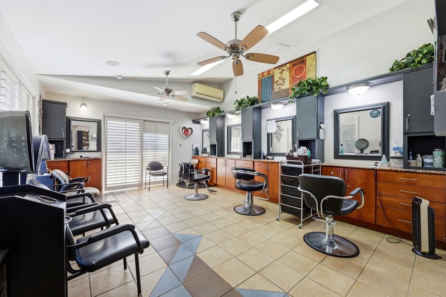 More Photos Of 3683 Crown Point Rd, Jacksonville Storefront Retail Office For Sale