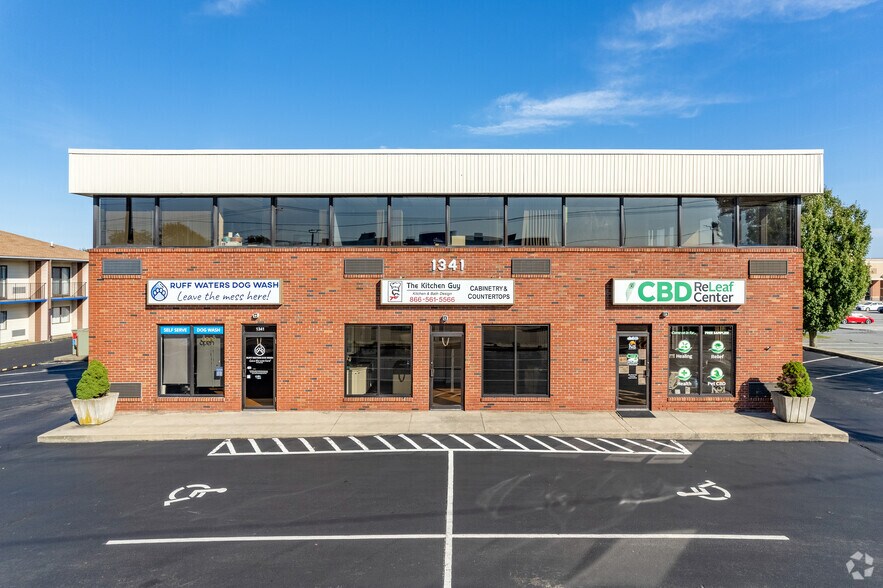 More Photos Of 1341 W Main Rd, Middletown Storefront Retail Office For Lease