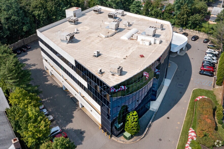 More Photos Of 1121 Walt Whitman Rd, Melville Office For Lease