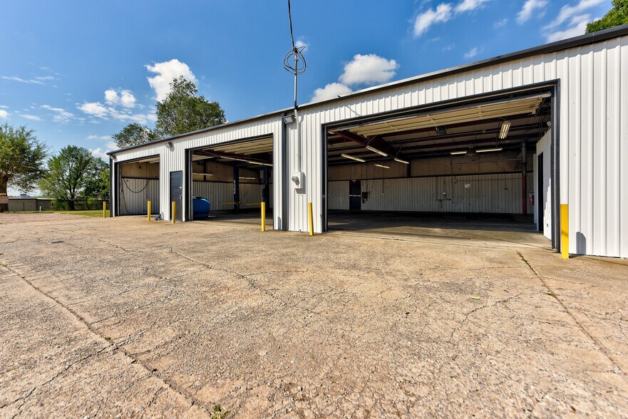 More Photos Of 704 E Main St, Moore Auto Repair For Sale