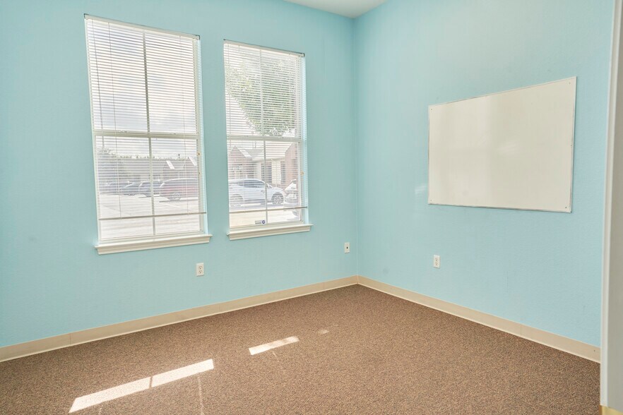 More Photos Of 1311 Chisholm Trail Rd, Round Rock Office For Lease