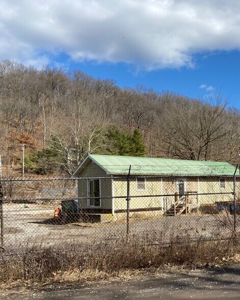 More Photos Of 12 Union St, Modena Warehouse For Lease