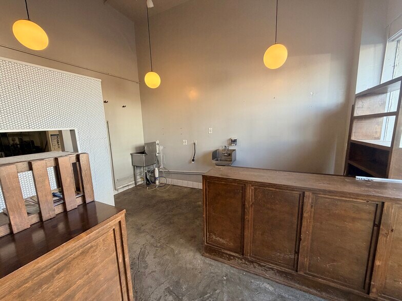 More Photos Of 251 N Larchmont Blvd, Los Angeles Office For Lease