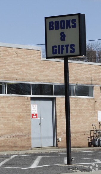 More Photos Of 61 Waverly St, Framingham Storefront For Lease