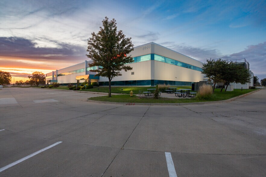 More Photos Of 4300 Westown Pky, West Des Moines Office For Lease
