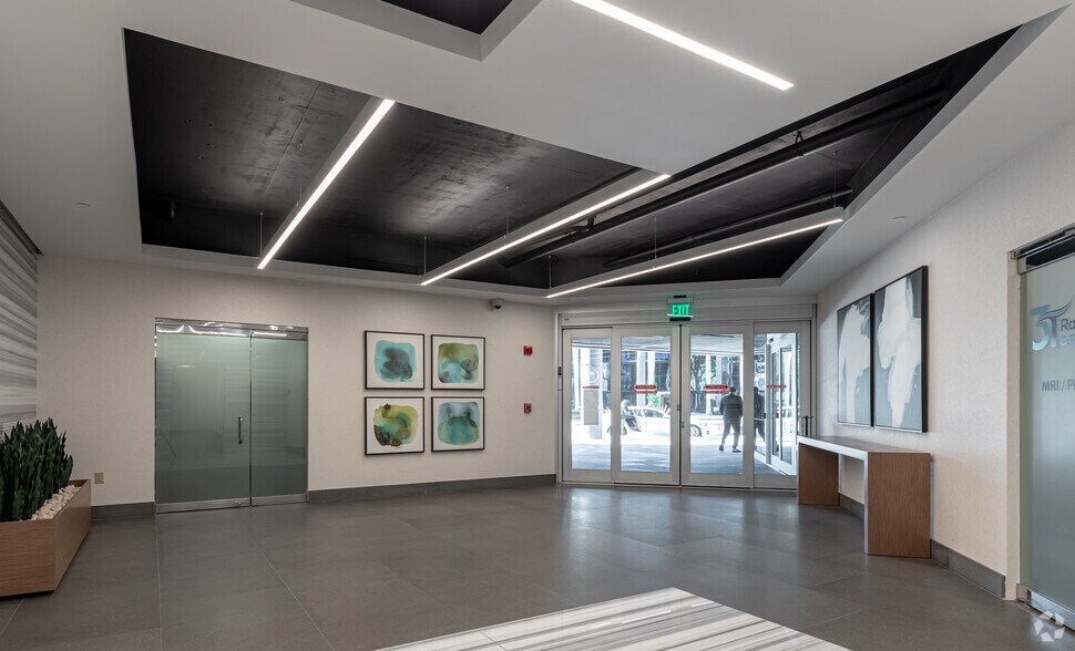 More Photos Of 20803 Biscayne Blvd, Aventura Office For Lease