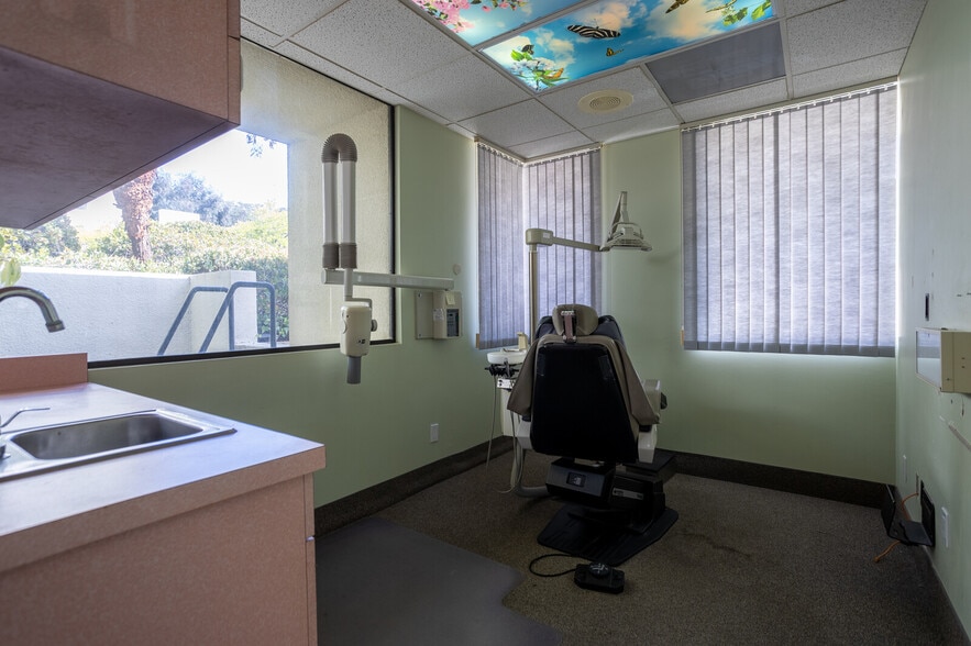 More Photos Of 15835 Pomerado Rd, Poway Unknown For Lease