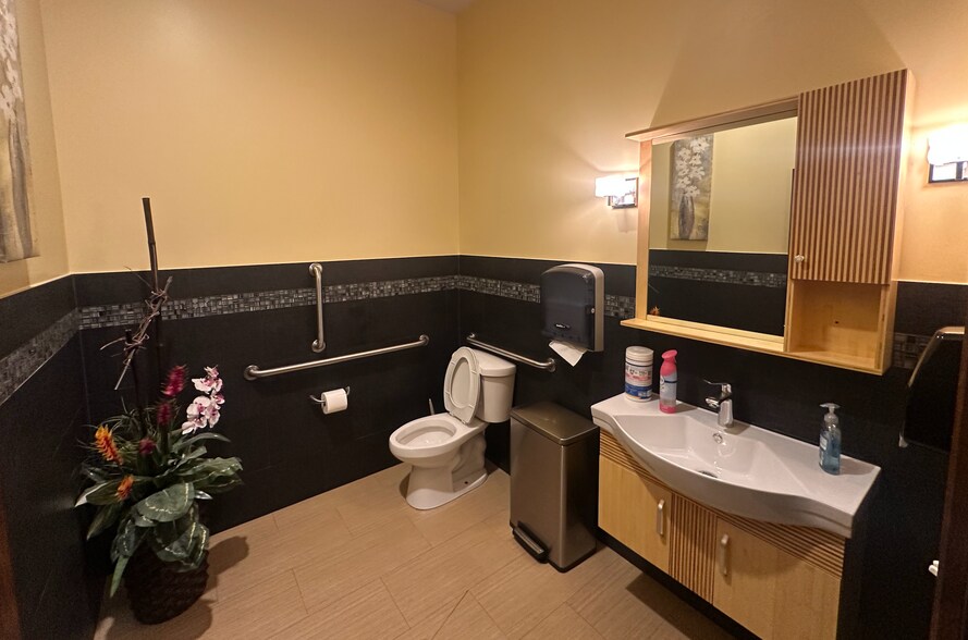 More Photos Of 4465 S 900 E, Millcreek Medical For Lease