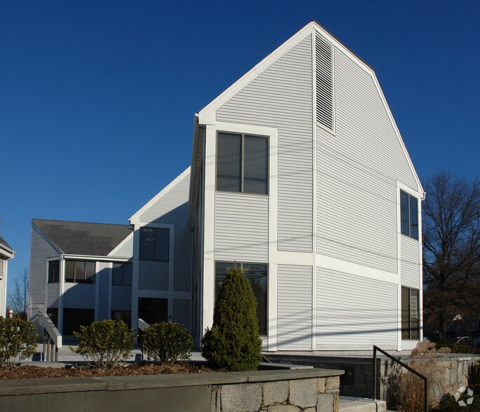 More Photos Of 1171 E Putnam Ave, Riverside Medical For Sale