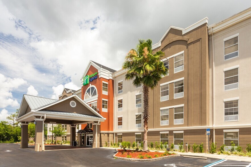 More Photos Of 53 Jefferson Rd, Jacksonville Hotel For Sale