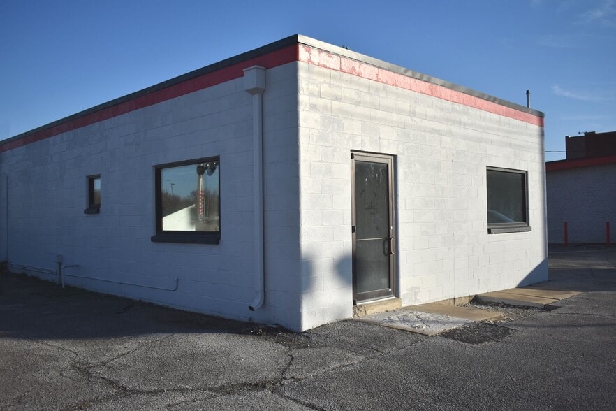 More Photos Of 2204 E 11th St, Tulsa Restaurant For Lease