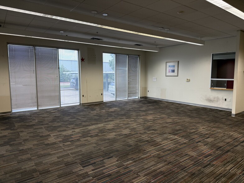 More Photos Of 635 Gellhorn Dr, Houston Warehouse For Lease