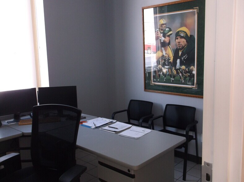 More Photos Of 500 S Green Bay Rd, Neenah Auto Dealership For Sale