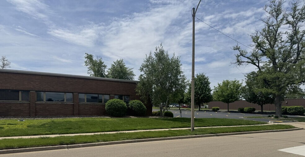 More Photos Of 2709 McGraw Dr, Bloomington Office Residential For Sale
