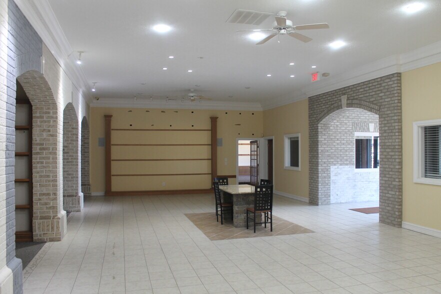 More Photos Of 105 W Carmel Dr, Carmel Industrial For Sale