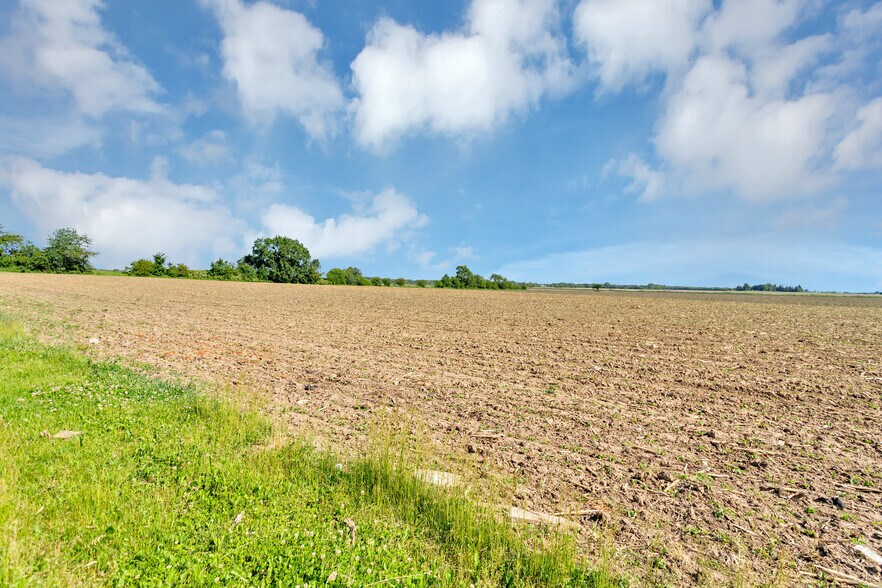 More Photos Of 41W597 US Highway 20, Hampshire Flex For Sale