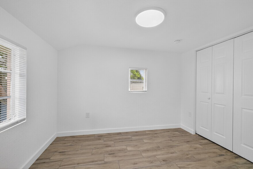 More Photos Of 2710 53rd Ave N, Saint Petersburg Multifamily For Sale