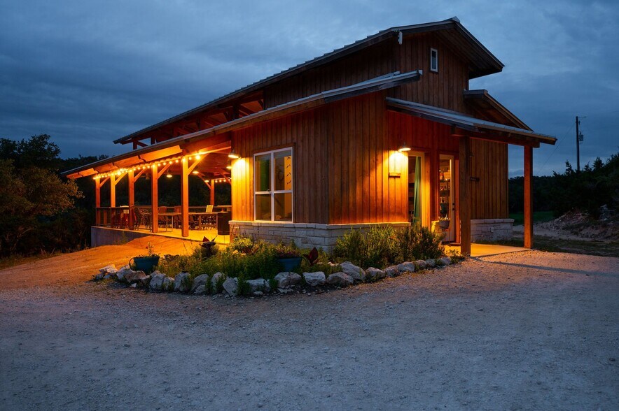 More Photos Of 7400 McGregor Ln, Dripping Springs Hotel For Sale