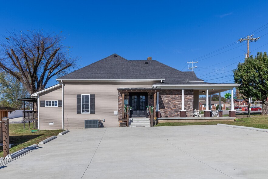 More Photos Of 308 N Main St, Ashland City Office For Sale