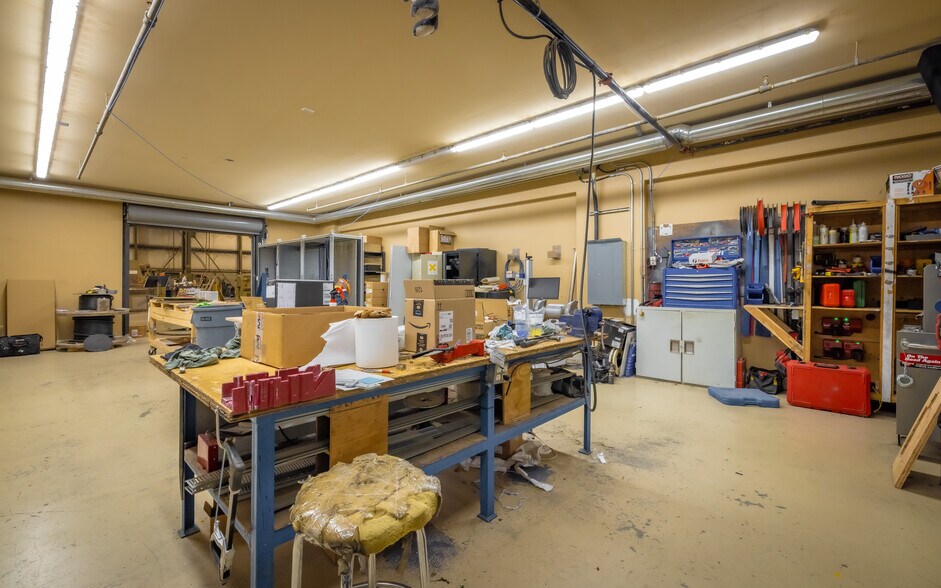 More Photos Of 29781 Fraser Hwy, Abbotsford Warehouse For Lease
