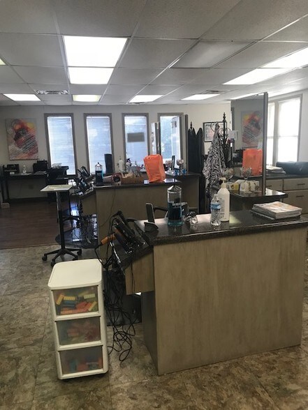 More Photos Of 1906 W Main St, Tupelo Storefront Retail Office For Sale