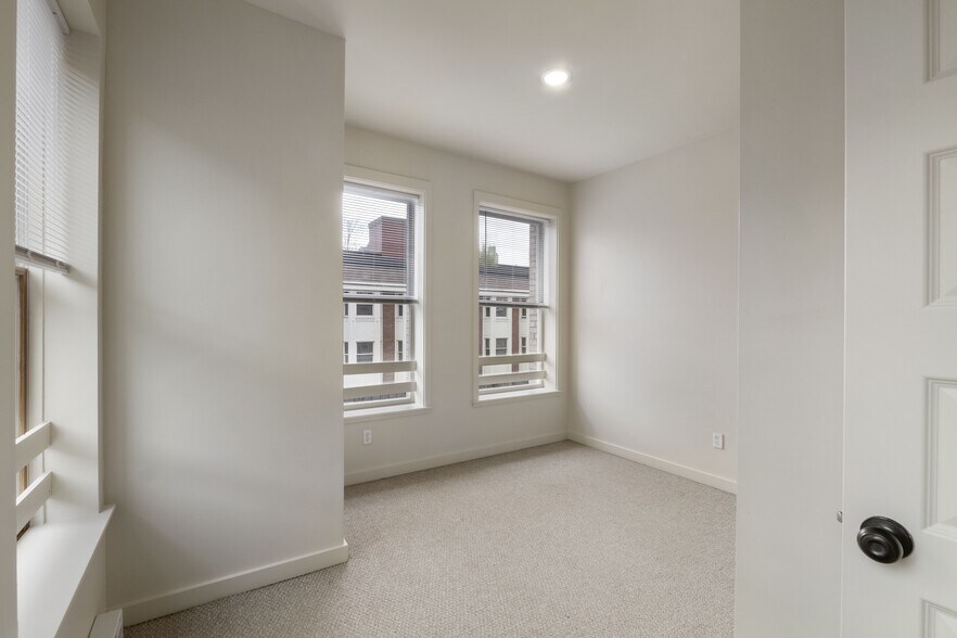 More Photos Of 668 S King St, Seattle Apartments For Lease