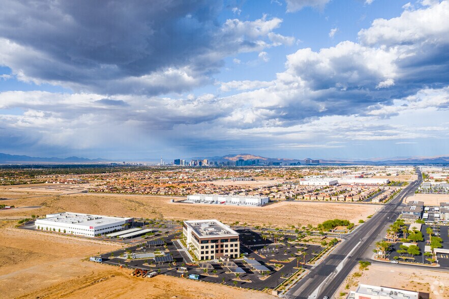 More Photos Of 8400 W Sunset Rd, Las Vegas Office For Lease