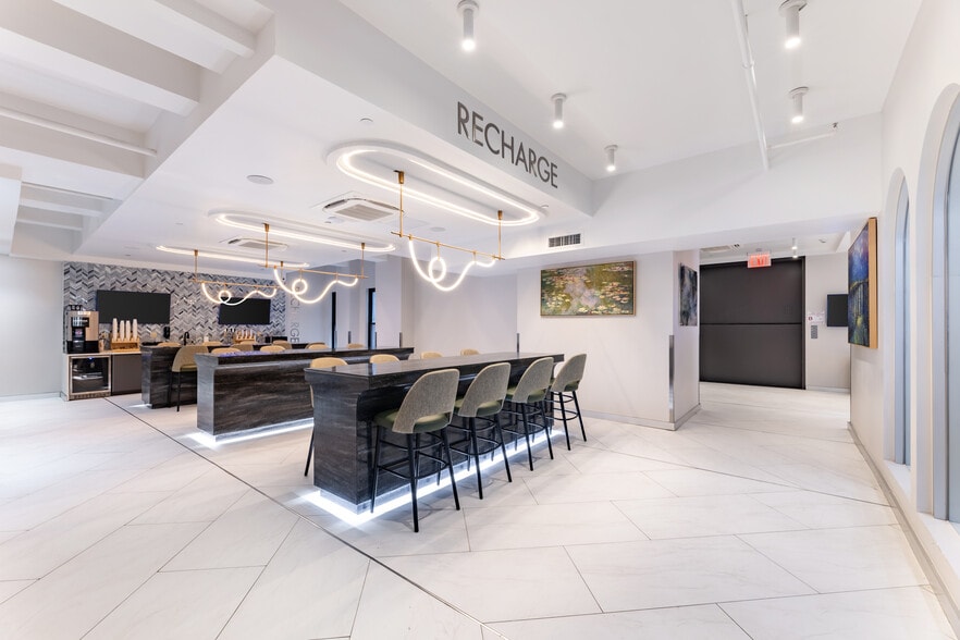 More Photos Of 8 W 38th St, New York Office For Lease