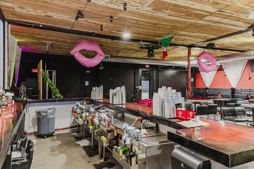 More Photos Of 130 N Washington Ave, Wichita General Retail For Sale