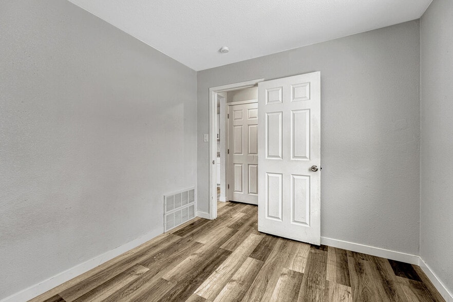More Photos Of 1512-1518 S Corona Ave, Colorado Springs Apartments For Sale